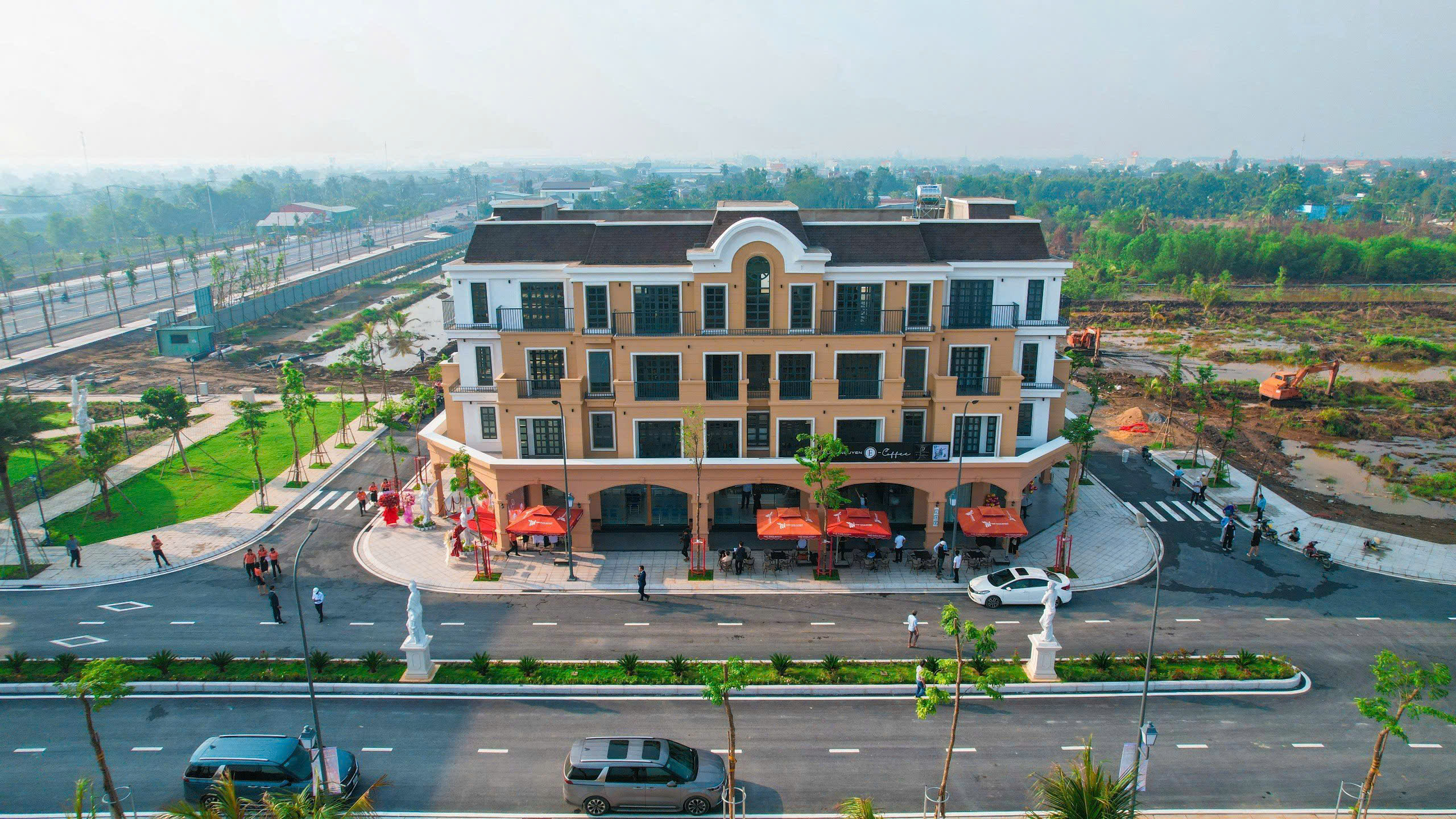Thực tế cụm nhà mẫu Agora City