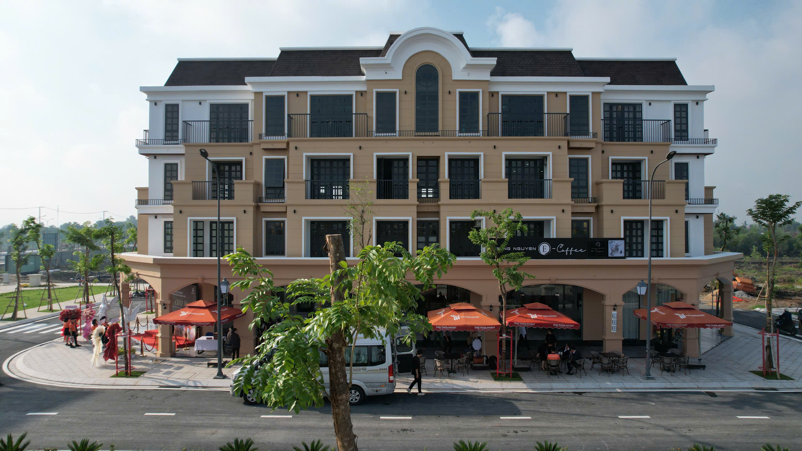 Cụm nhà mẫu Agora City cận